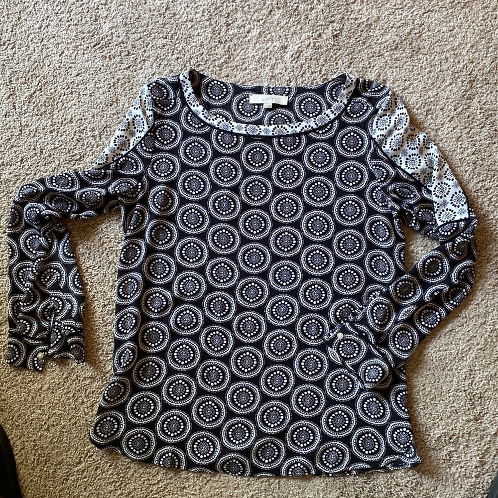 Loft blouse, great should detail in opposite pattern! Button close on sleeve.